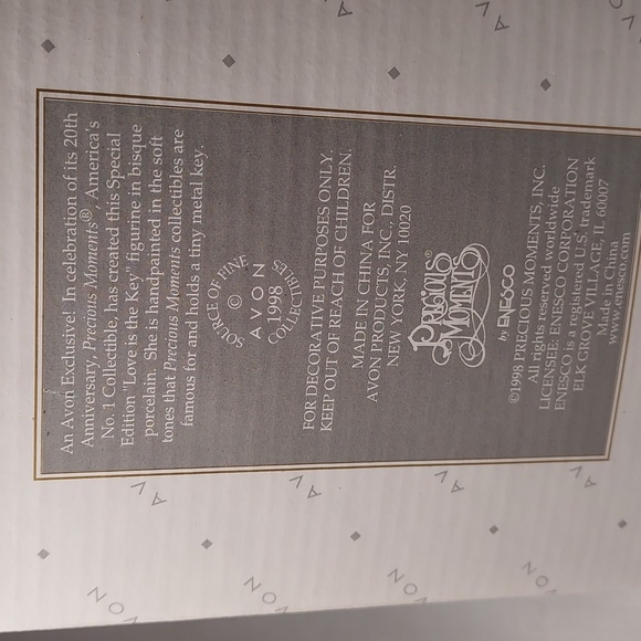 Vintage 1998 Precious Moments "Love Is The Key" Figurine in Original Box - Picture 7 of 8